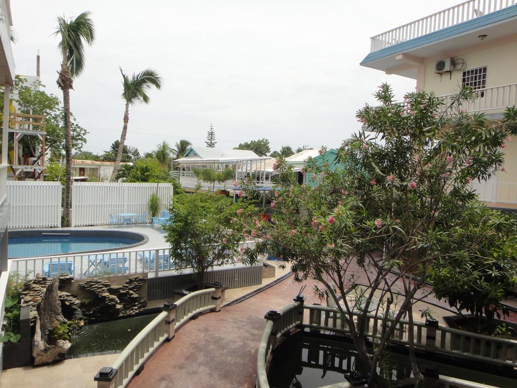 China Town Hotel Caye Caulker Eksteriør billede