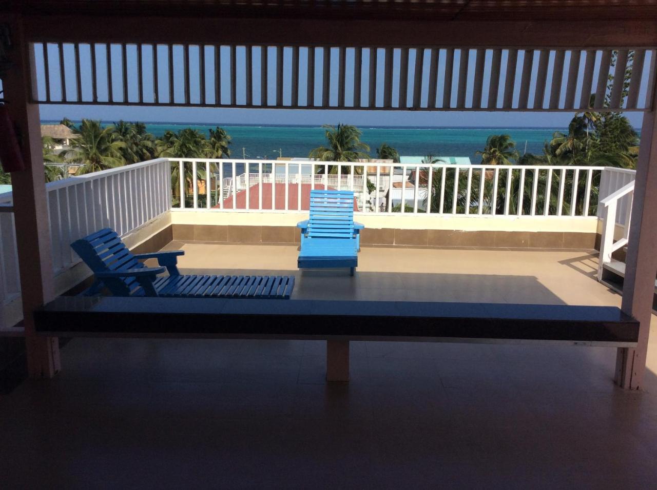 China Town Hotel Caye Caulker Eksteriør billede